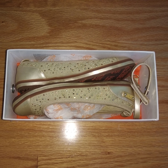 MICHEAL KORS Natural Gold Capri Flats - Picture 8 of 13